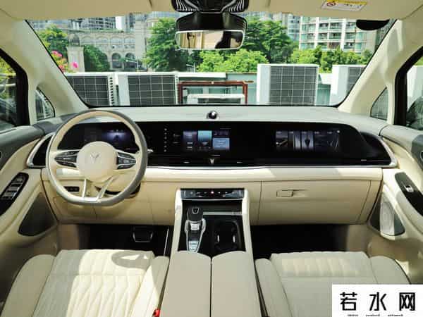 车载电视机,中控屏幕又大又好用,这四款车像极是“买电视”送的