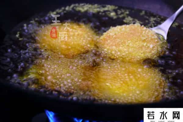 糯米王,香酥金黄的脆皮炸糕，外皮酥脆里面软糯香甜，配方和比例都在这里