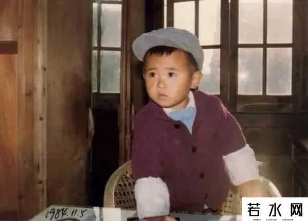 韩寒撤诉,20年前，挂科7门被退学、脚踢文坛的韩寒如今怎样了？