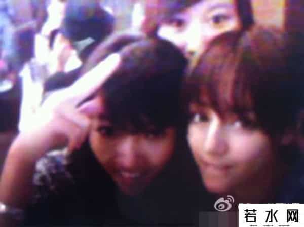 非主流新生代,迪丽热巴学生时期自拍曝光,太非主流,16岁时的造型看起来像46岁