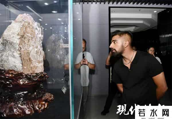 连云港水晶,外媒记者连云港探“新”:感知医药创新,邂逅水晶之美