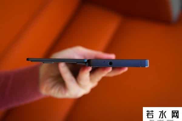 axon m,不喜欢全面屏?折叠双屏中兴Axon M上手