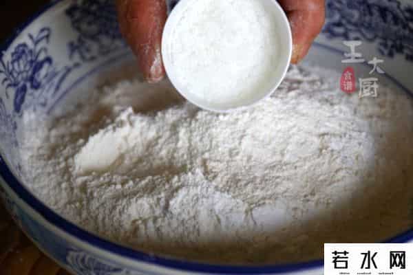 糯米王,香酥金黄的脆皮炸糕，外皮酥脆里面软糯香甜，配方和比例都在这里