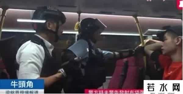 深海同志,干得漂亮!这次,苹果日报”立功”了!这一车黑衣人港警收下了