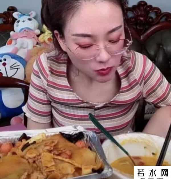 于海龙泡泡龙,吃播泡泡龙意外去世,29岁体重320斤,生前脸上黑斑是早有预兆?