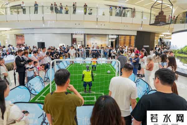 机器人大擂台,数百机器人空降商场，拳击擂台+足球赛开启人机互动超燃体验