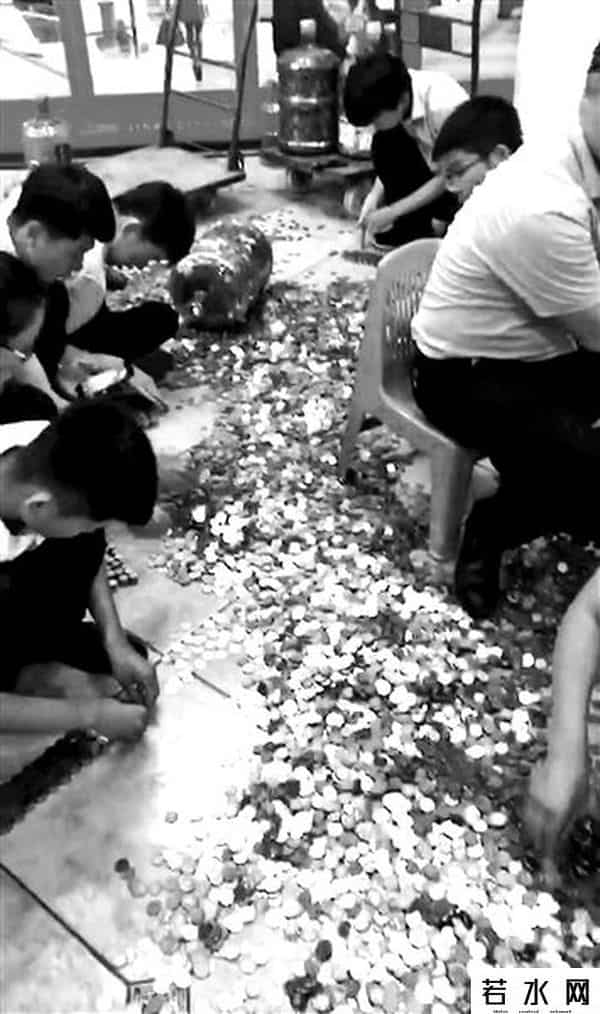 拉15,男子用货车拉15万硬币购房 售楼处26人的手都酸了