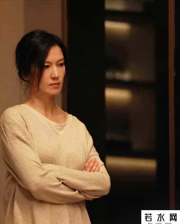 张家振,她是娱乐圈“最渣”的女演员,无缝衔接17个男人,48岁仍身材火辣