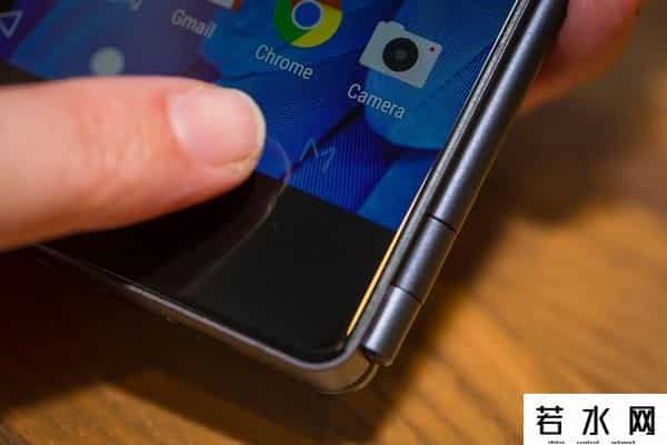 axon m,不喜欢全面屏?折叠双屏中兴Axon M上手