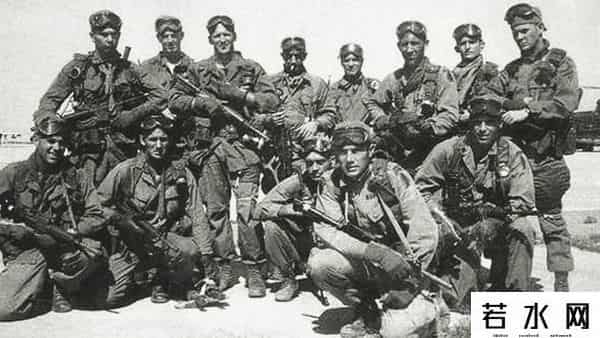 贝克勒泄露,尼克松特批,美精锐夜袭越南战俘营,刚降落指挥官便大呼:快撤