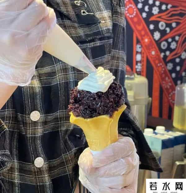 热奶宝,热奶宝是个啥?李嘉琪杭州夜市卖甜品,天天排长队