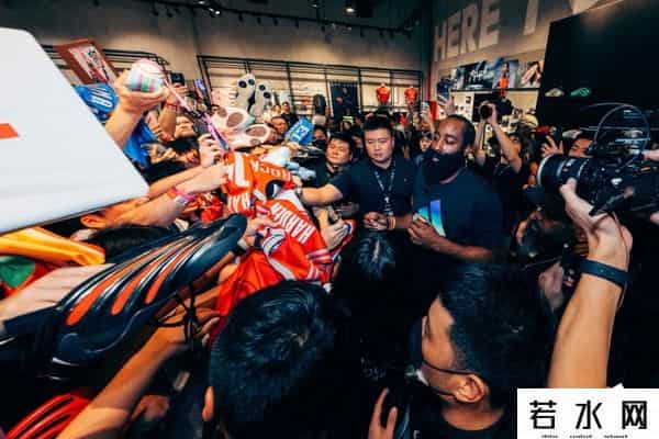 nba营销,8位NBA球星来华,想见库里先花1299元买产品 安德玛、阿迪借“充值式见面”对抗安踏、李宁