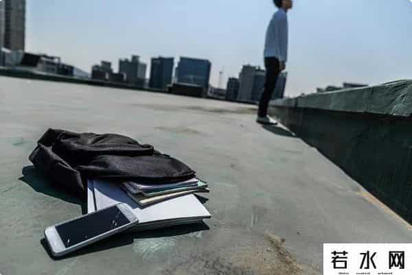 罗敏校园贷,校园贷创始人：烧光一个亿，被资本大佬无情抛弃，直播卖菜还被骂