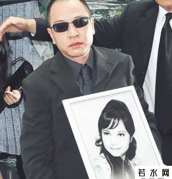 狄娜的女儿,狄娜：香港艳星，真人版007女间谍，为中国航天事业投入全部身家