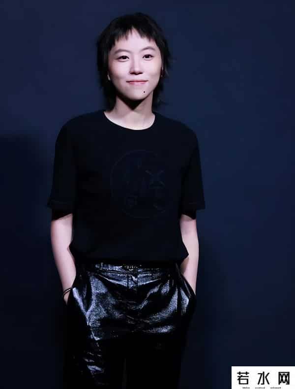 醒目灯,上海这一夜:单依纯高级,井柏然颜值回春,王一博帅翻全场