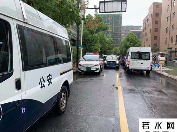 张良伦,一线 - 张良伦出现了!百家商户集结贝贝集团“讨债”,7位代表参与谈判