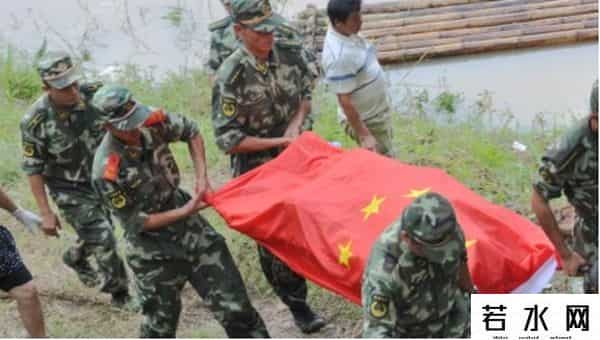 40777,18岁列兵缉毒牺牲 亲属祭扫现场“全员马赛克”