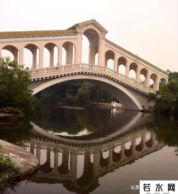 山寨乐园,成都最早的“山寨”景区——世界乐园,为什么已是断壁残垣?