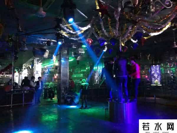 杀马特家族,他收集了900多段视频，让你看看杀马特家族的残酷现实