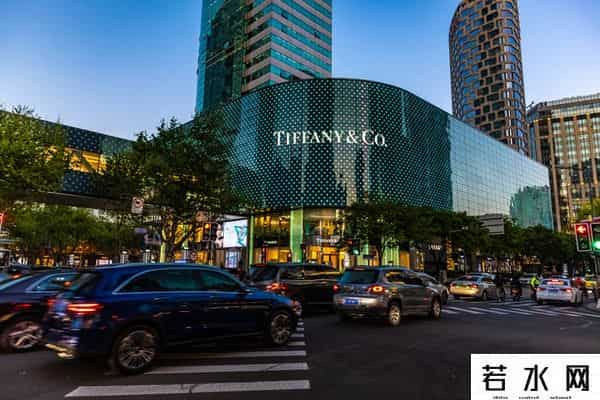 商业人物,奢侈品界的“教父”——伯纳德·阿诺特“拼命三郎”式的传奇人生