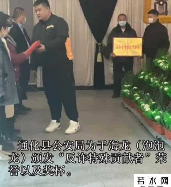 于海龙泡泡龙,吃播泡泡龙意外去世,29岁体重320斤,生前脸上黑斑是早有预兆?