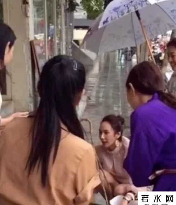 aum p,42岁的泰版鲜肉菩萨，翘臀细腰迷倒20岁奶狗，她比萧亚轩还快乐？