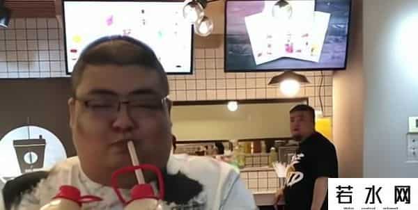 于海龙泡泡龙,吃播泡泡龙意外去世,29岁体重320斤,生前脸上黑斑是早有预兆?