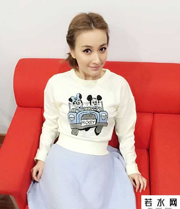 呼啦最强音,沈梦辰叉开腿豪迈吃龙虾 八一八湖南台女主播们的现状杨乐乐休工李湘名利双收