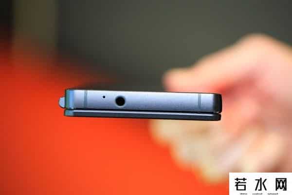 axon m,不喜欢全面屏?折叠双屏中兴Axon M上手