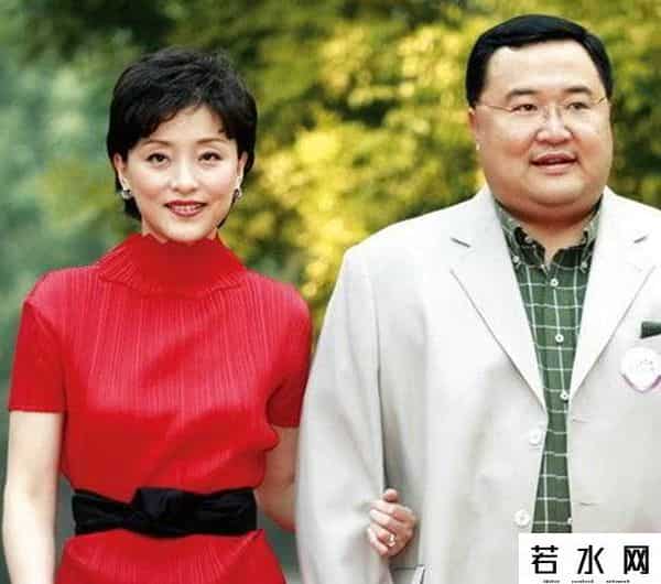 呼啦最强音,沈梦辰叉开腿豪迈吃龙虾 八一八湖南台女主播们的现状杨乐乐休工李湘名利双收