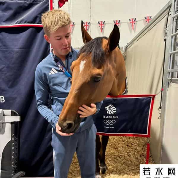 乔布斯遗产,乔布斯最宠爱美貌小女儿大婚在即!坐拥千亿遗产读名校当模特玩票