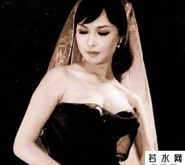 狄娜的女儿,狄娜：香港艳星，真人版007女间谍，为中国航天事业投入全部身家