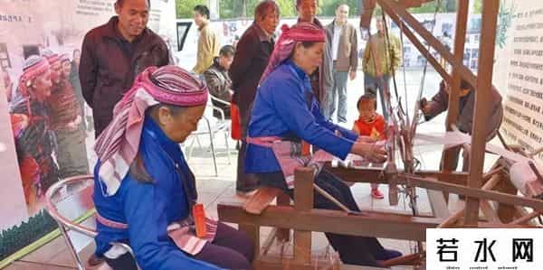 都是外乡人,他们是纯正汉族人，人口超过1亿，说的正宗汉语，我们却听不懂