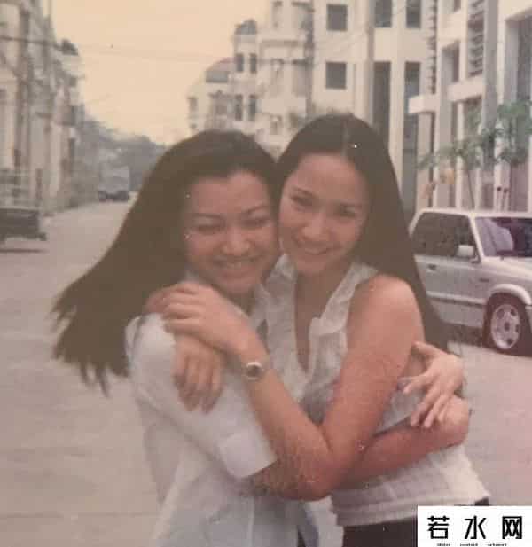 aum p,42岁的泰版鲜肉菩萨，翘臀细腰迷倒20岁奶狗，她比萧亚轩还快乐？