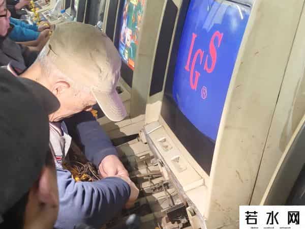 沈阳娱乐场所,沈阳最后的街机游戏厅,挤满了找童年的中年人
