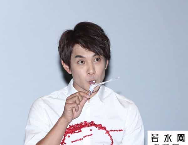 王青 冯建宇,《一路向南》将映 冯建宇将与王青庆祝出道1周年