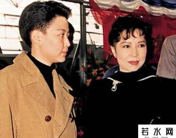 狄娜的女儿,狄娜：香港艳星，真人版007女间谍，为中国航天事业投入全部身家
