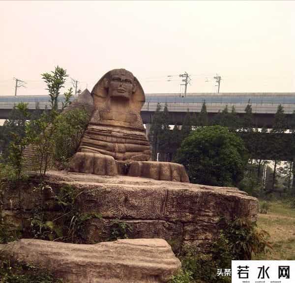 山寨乐园,成都最早的“山寨”景区——世界乐园,为什么已是断壁残垣?