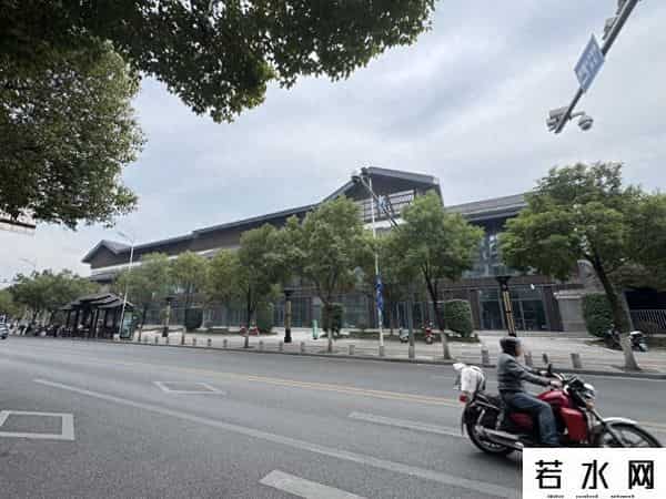 古镇投资,十亿投资沦为“全国古镇连锁”，“沉睡古城”如何盘活？