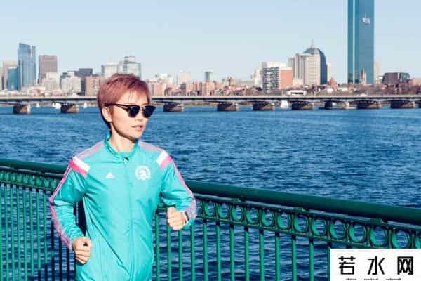 许飞吉他私塾,一炮而红与负债百万已是过往,如今她带着自己的音乐活得更加纯粹