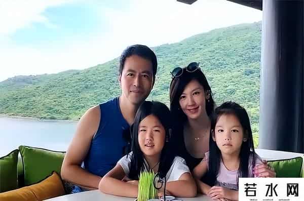 张家振,她是娱乐圈“最渣”的女演员,无缝衔接17个男人,48岁仍身材火辣