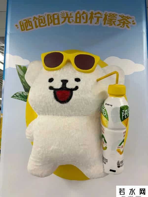 明星代言平面广告