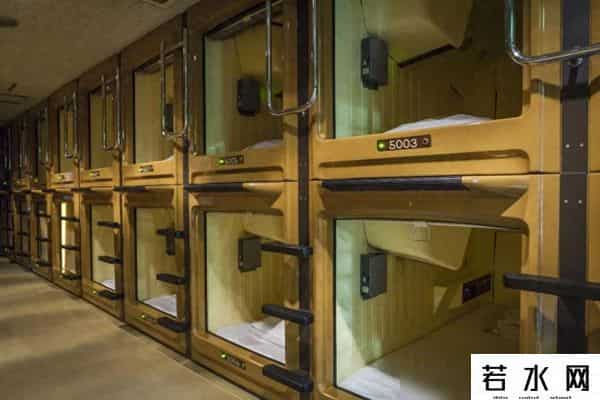 租房降级年轻人-住30元1天太空舱