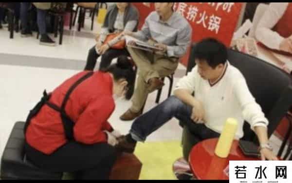 海底捞暴跌2000亿