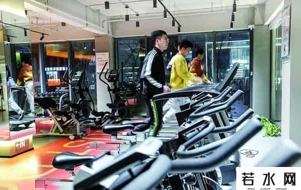 不办卡不囤课穷鬼健身火了