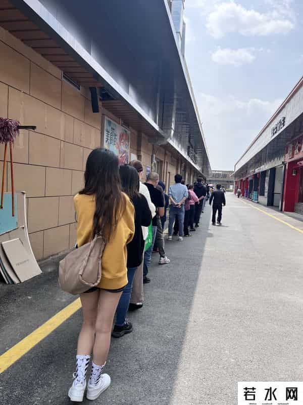 居家隔离时上海居民在干嘛