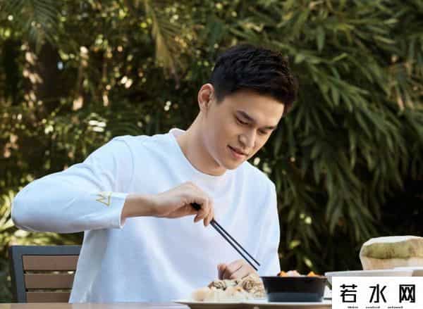 孙杨与泳池渐行渐远