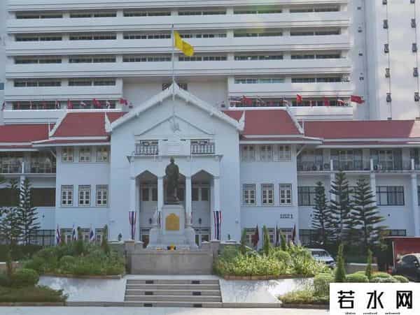 第一批出境游客-放弃三亚改东南亚