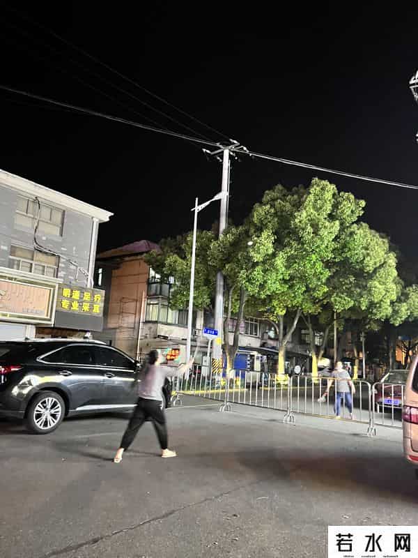 居家隔离时上海居民在干嘛