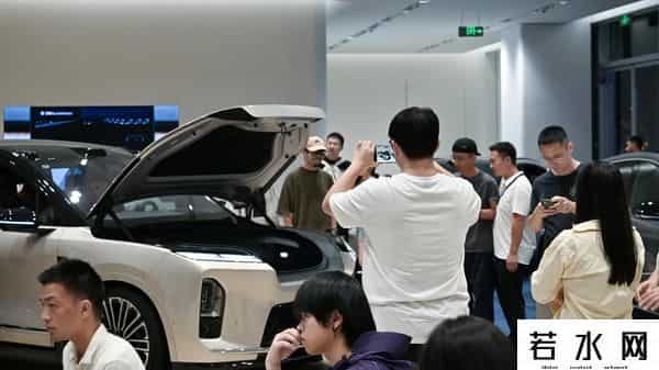 蔚来CEO-不理解为什么还有人买油车